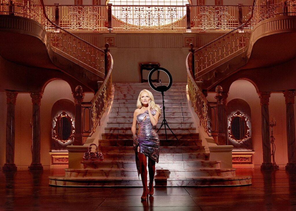 NYC: The Queen of Versailles- VIATOR